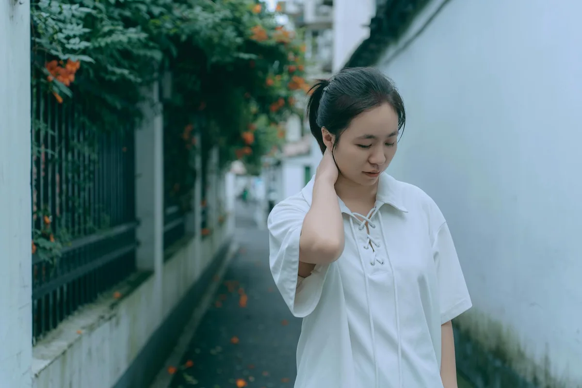 首屏hero图展示金融知识服务场景，下方图片配合日程列表说明专题场次内容